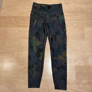 RARE NWOT Old Navy Active Leggings
